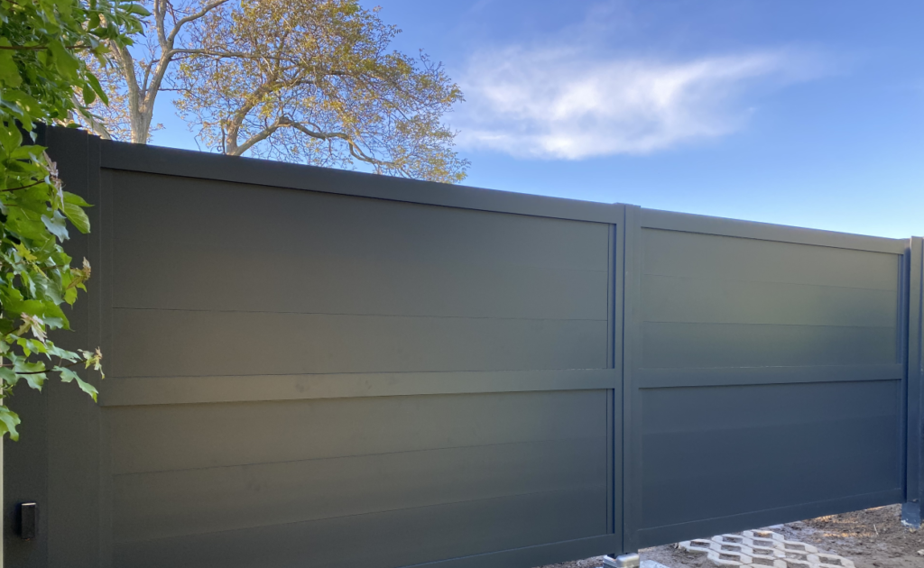 Einfahrtstor, Aluminium, blickdicht