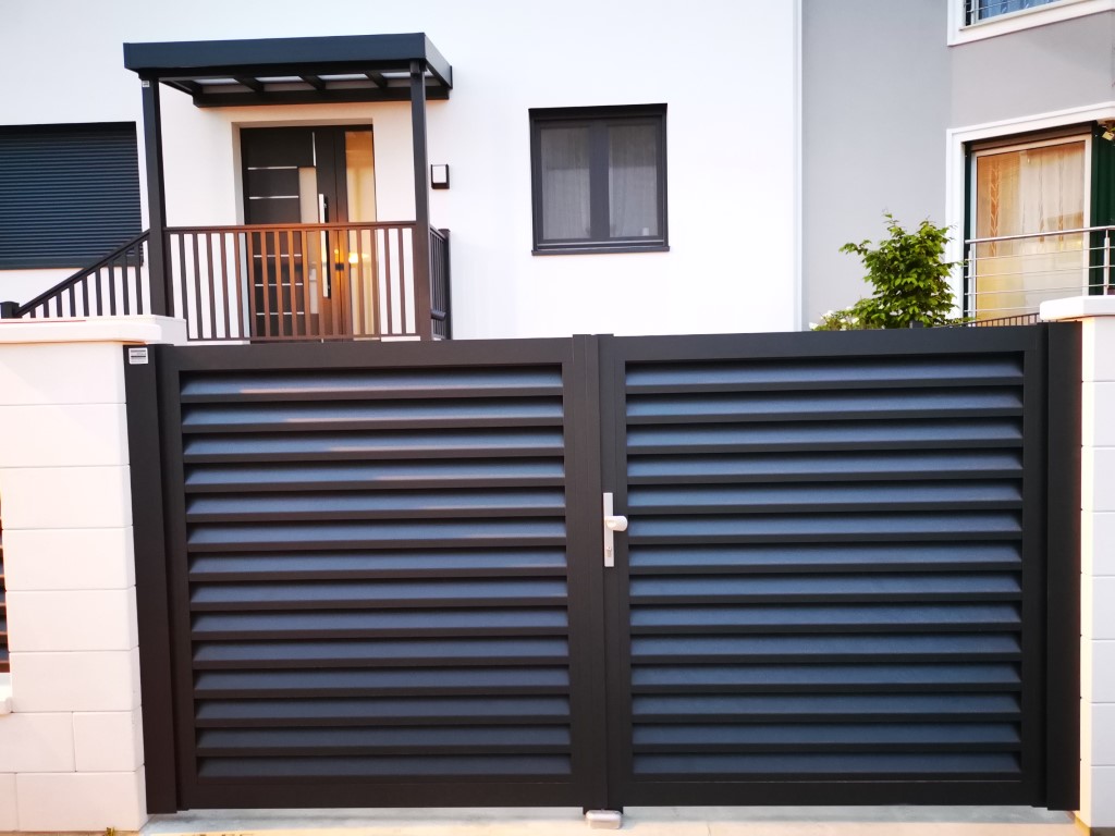 Aluminiumtor, Sichtschutz, blickdicht