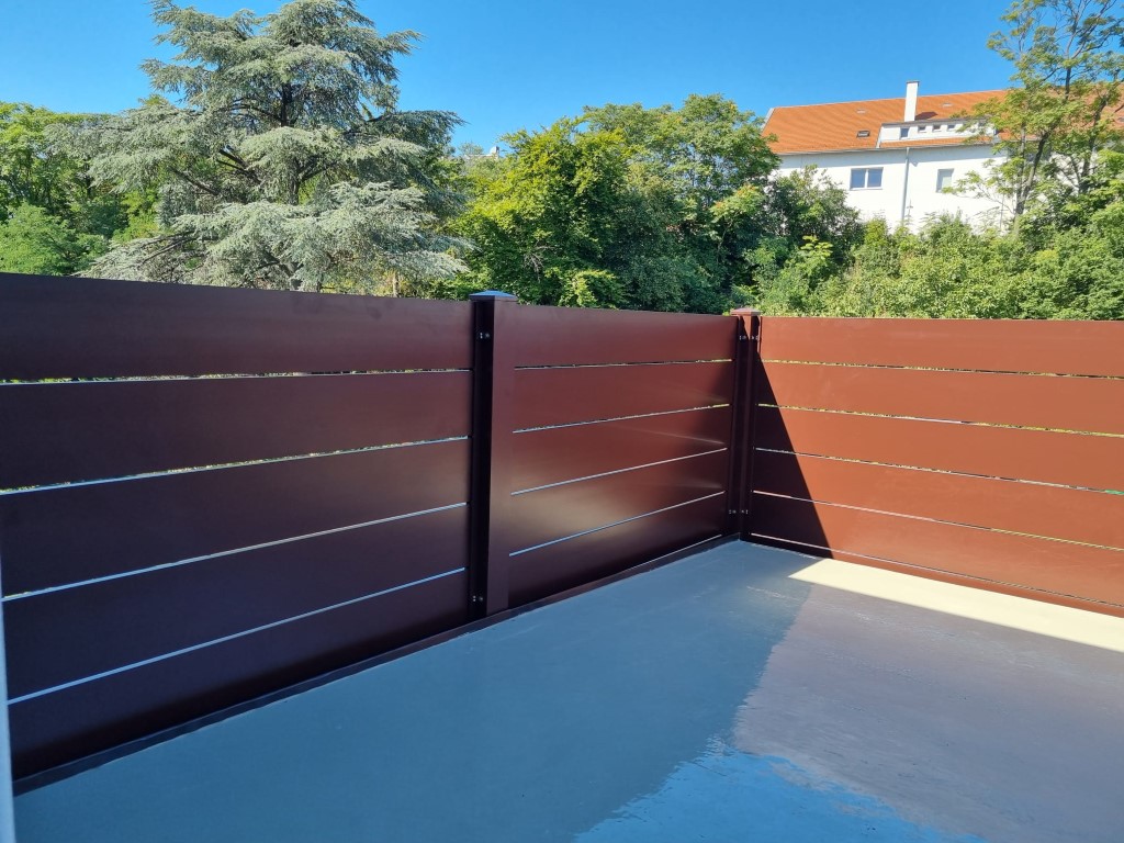 Balkon, Sichtschutz, Aluminium, waagrechte Latten