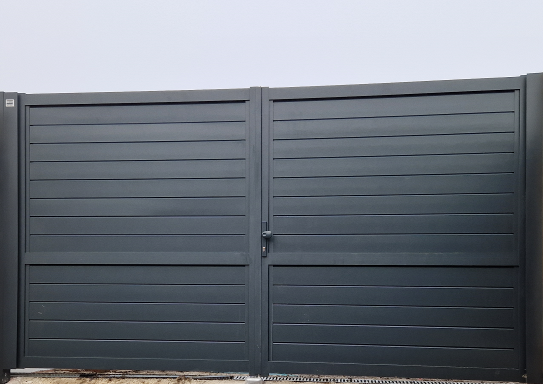 Flügeltor, Aluminium, blickdicht