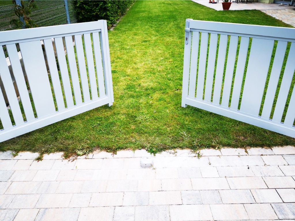 Flügeltor, Aluminium, weiß