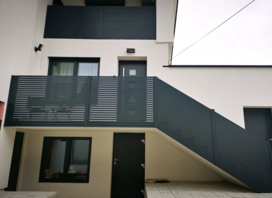 Geländer modern, waagrechte Latten, anthrazit