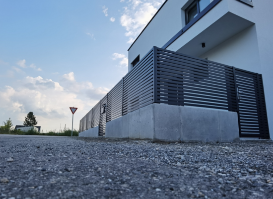 Aluminiumzaun, Gartentür, modern, Querlattung, anthrazit