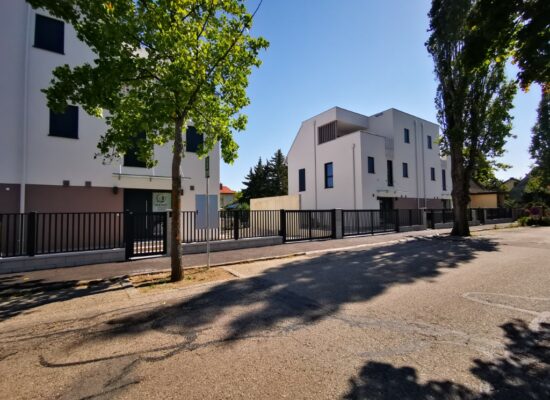 Aluminiumzaun modern, anthrazit, Briefkastensäule, Einfahrtstor, Gartentür
