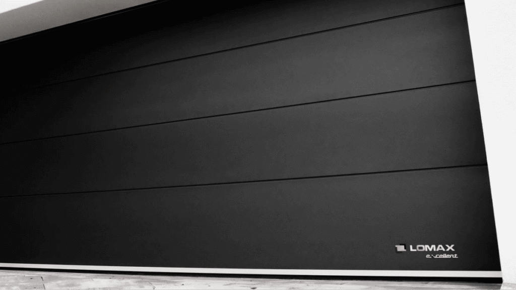 Detailansicht Garagentor mit Lamellenoptik in anthrazit