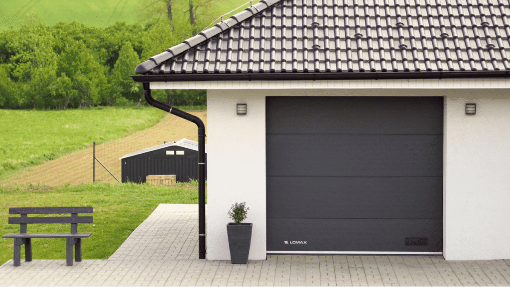 Garagentor mit Antrieb in anthrazit