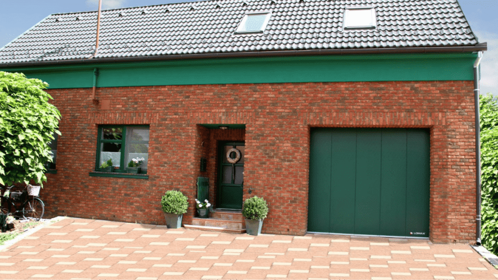 Garagentor zum schieben in grün