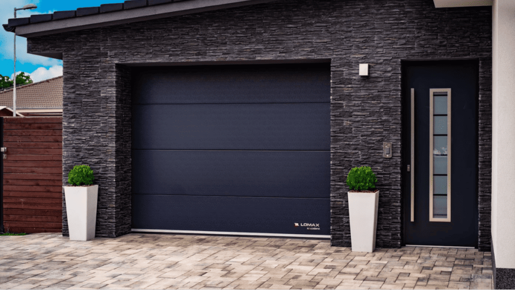 Sektionaltor & Haustür in anthrazit